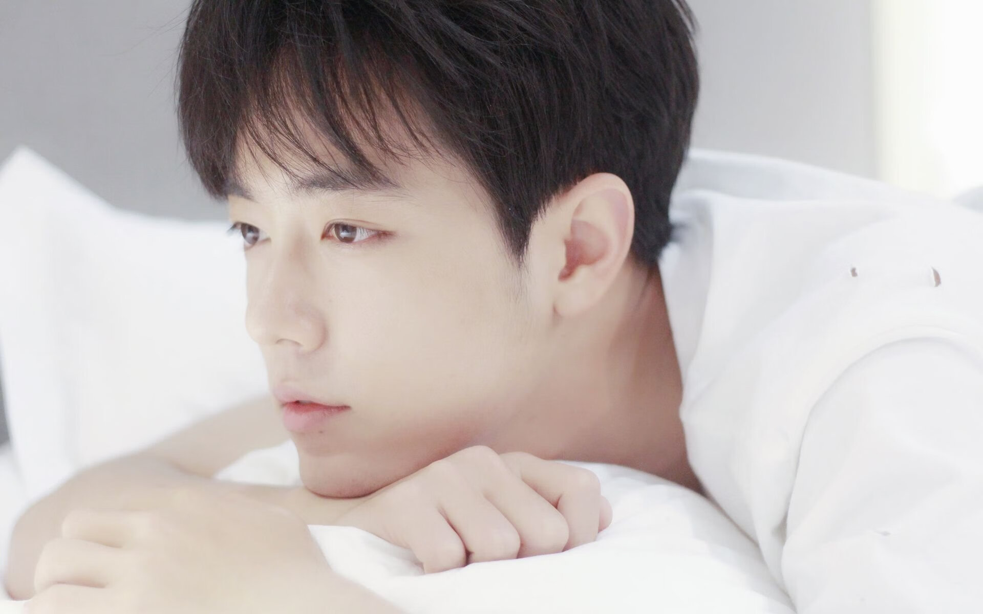 爱游戏娱乐-篮球世界的双重奏，鹈鹕统治赛场，米切尔欧冠称王